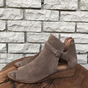 Lucky Brande Taupe Suede Peeptoe Wedge Booties 9